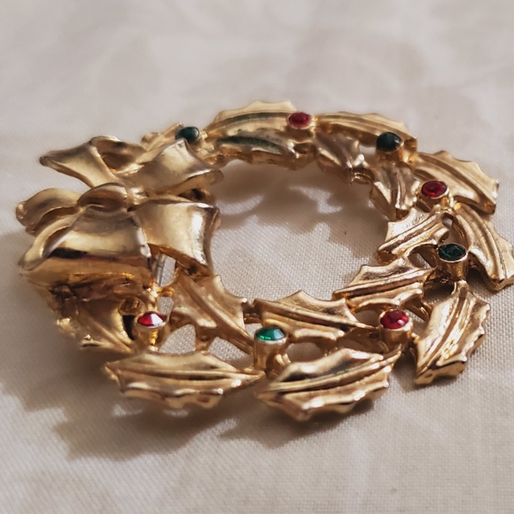 Vintage wreath red green Austrian crystals gold ribbon bow euc - Picture 2 of 10
